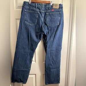 EUC wranglers 38x32 men’s relaxed fit jeans